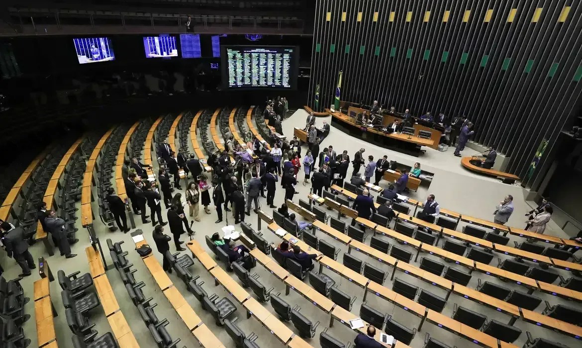 Congresso adia votação de vetos ao projeto que renegocia dívidas dos estados