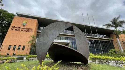 Sessão da Câmara de BH teve debate por conta de projeto que pode aumentar imposto para ração