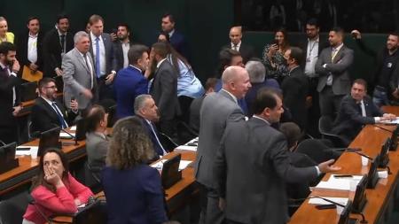 Sessão da CCJ da Câmara foi novamente marcada por troca de ofensas e bate-boca entre os deputados