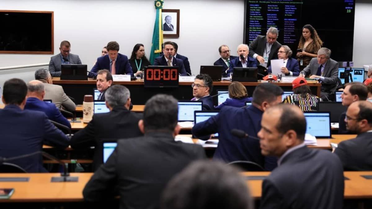 À beira do fim, relator da CPI pedirá indiciamento de antigo líder do MST e de ex-ministro de Lula; base propõe relatório paralelo