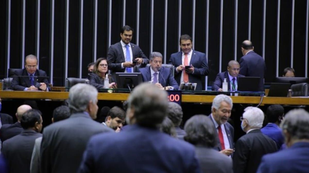 Câmara dos Deputados: veja como ficam os salários após reajuste e veto aos 'penduricalhos'
