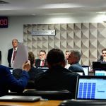 Deputado da oposição ataca presidente da CPMI do 8/1, que revida: 'posição populista e demagógica'