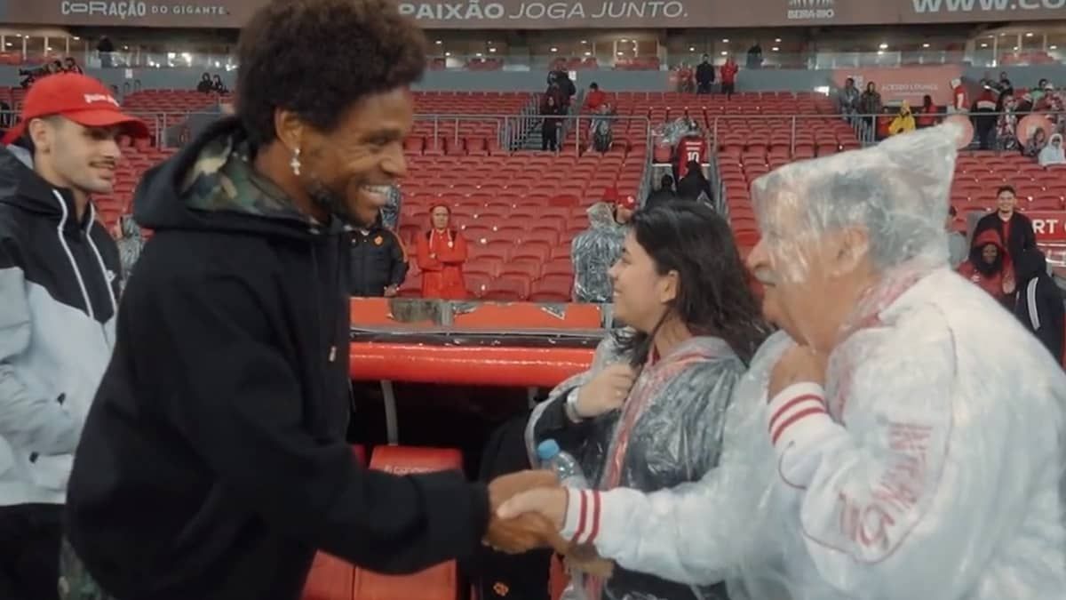 Inter: Sobrevivente colorado de tragédia no RS ganha recepção especial no Beira-Rio