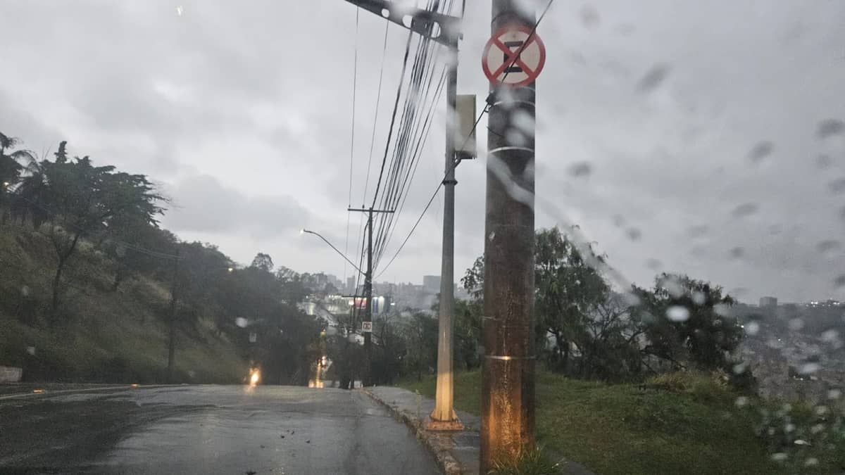 Após registrar 93,5% do esperado para o mês somente em uma regional, chuva deve diminuir em BH