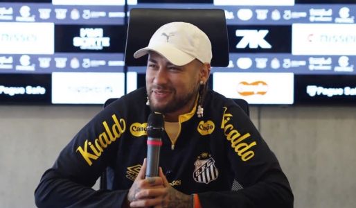 Neymar em entrevista coletiva para amigos e familiares no Santos em junho de 2025