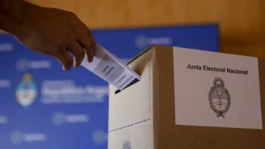 A participação eleitoral era de 74% na hora do fechamento, de acordo com a Câmara Nacional Eleitoral