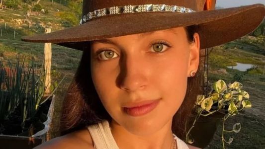 Júlia Quintino da Silva, de 21 anos, sofreu uma parada cardíaca durante um implante de silicone