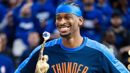 Shai Gilgeous-Alexander recebeu a estatueta de MVP da NBA antes do jogo 2 das finais do Oeste da NBA