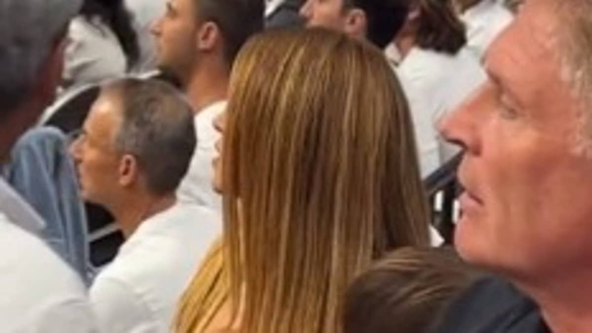 Shakira aumenta rumores de romance com jogador abandonado pela mãe por causa da 'aparência'