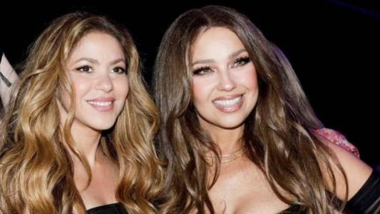 Shakira e Thalia posam juntas para foto