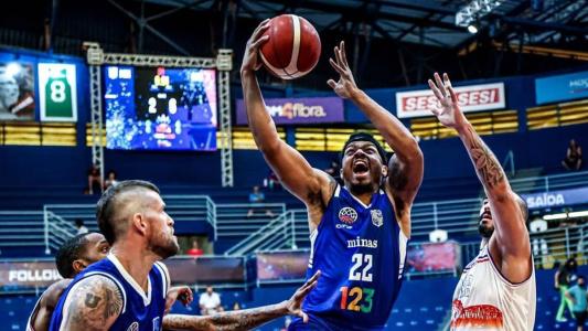 Shaq Johnson foi um dos destaques do Minas na disputa pelo terceiro lugar contra o Quimsa, com 17 potos
