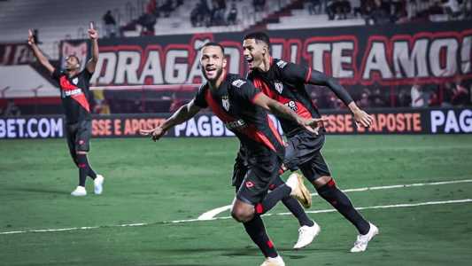 Shaylon marcou o terceiro gol da vitória do Atlético-GO sobre o Sport