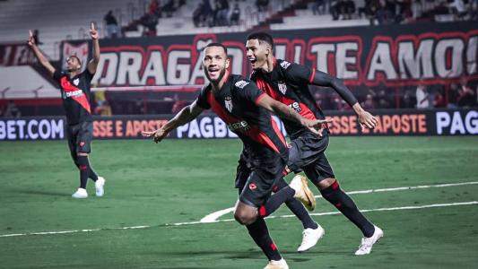Shaylon marcou o terceiro gol da vitória do Atlético-GO sobre o Sport