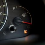 Vai pegar estrada no fim de ano? Veja 7 dicas para economizar combustível