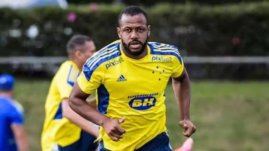 Sidnei na época em que treinava no Cruzeiro, no início de 2022: jogador foi mandado embora após a chegada de Ronaldo