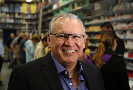 Sidney Oliveira foi obrigado a usar tornozeleira eletrônica e teve que entregar o passaporte