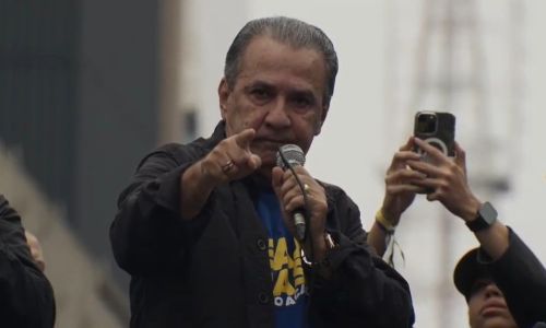 Pastor Silas Malafaia durante ato na Avenida Paulista, neste domingo (7)