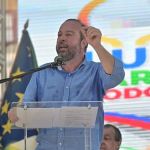 Mundo ainda não pode renunciar ao combustível fóssil, diz ministro em Belém