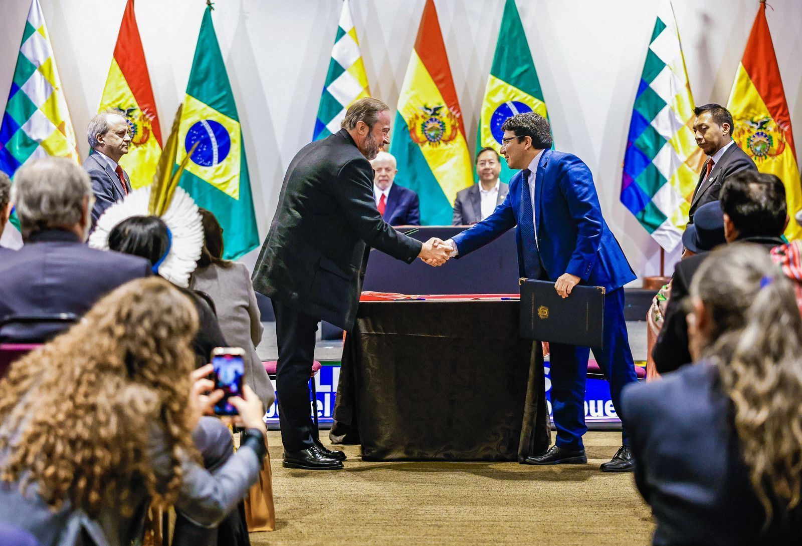 Silveira articula gás boliviano até 50% mais barato para indústria brasileira