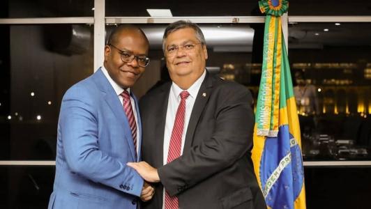 Silvio Almeida, dos Direitos Humanos (esq) elogiou indicação de Flávio Dino, da Justiça (dir) a vaga no STF