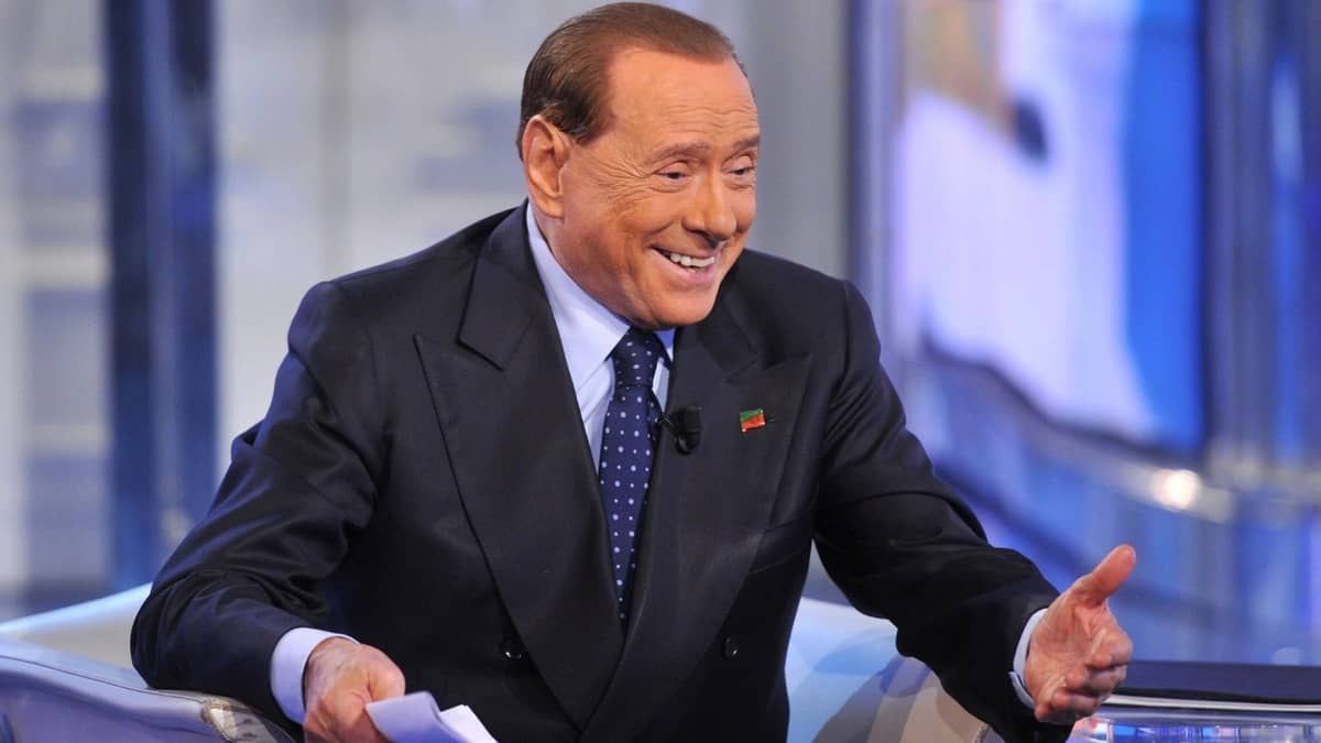 Hospitalizado para tratar leucemia, Berlusconi afirma que “vai superar”