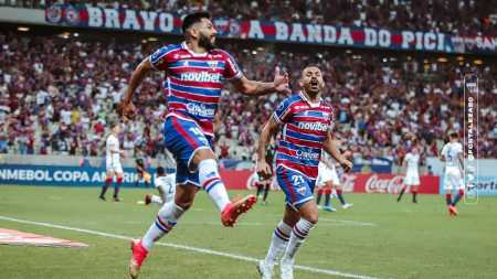Silvio Romero comemora gol do Fortaleza na vitória sobre o San Lorenzo, na Arena Castelão
