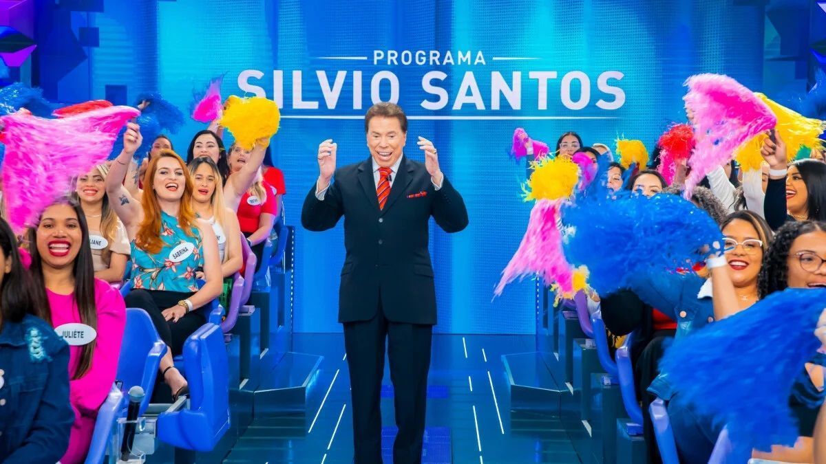 SBT interrompe programação e faz homenagem a Silvio Santos: ‘Império construído do zero’