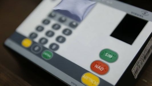 Sim ou não: vereadores vão usar mais vezes aparelho que serve para colher voto na Câmara de BH