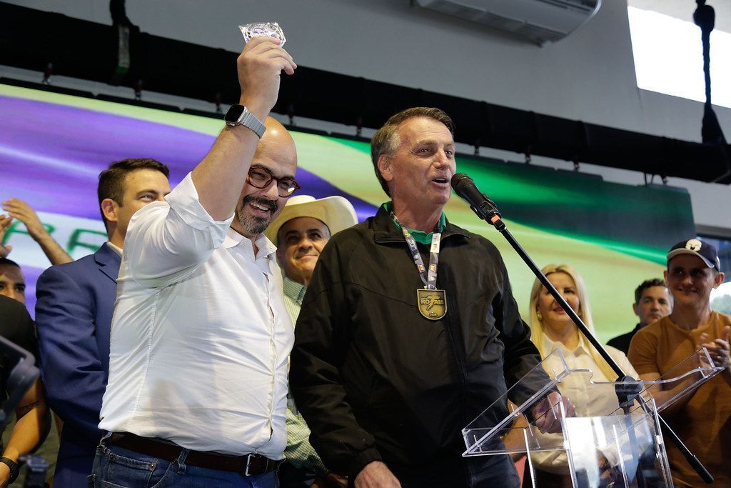 Ao lado de ministro de Lula, Simões critica operação da PF contra Bolsonaro