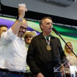 Ao lado de ministro de Lula, Simões critica operação da PF contra Bolsonaro