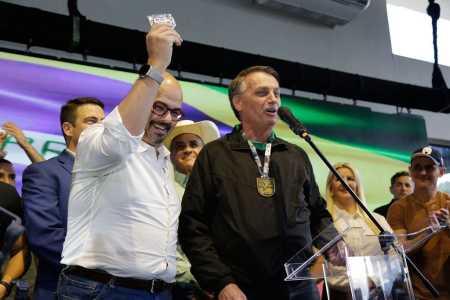 O vice-governador Mateus Simões (Novo) e o ex-presidente Jair Bolsonaro (PL) durante um evento do Partido Liberal em Minas.
