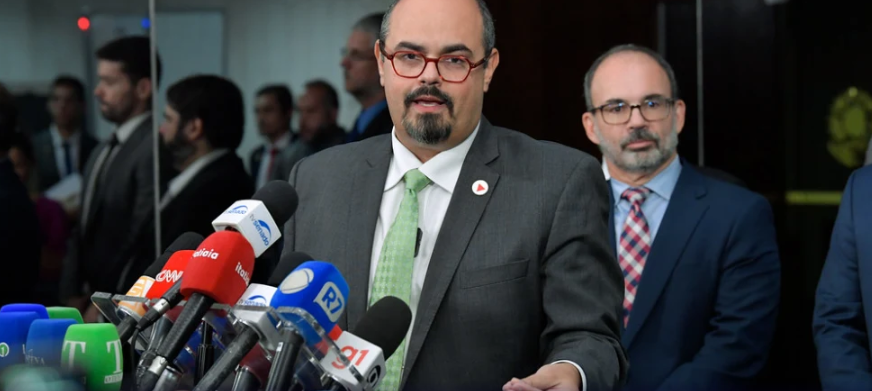 Simões responde críticas de Alexandre Silveira ao governo de Minas: ‘está com pouco serviço’