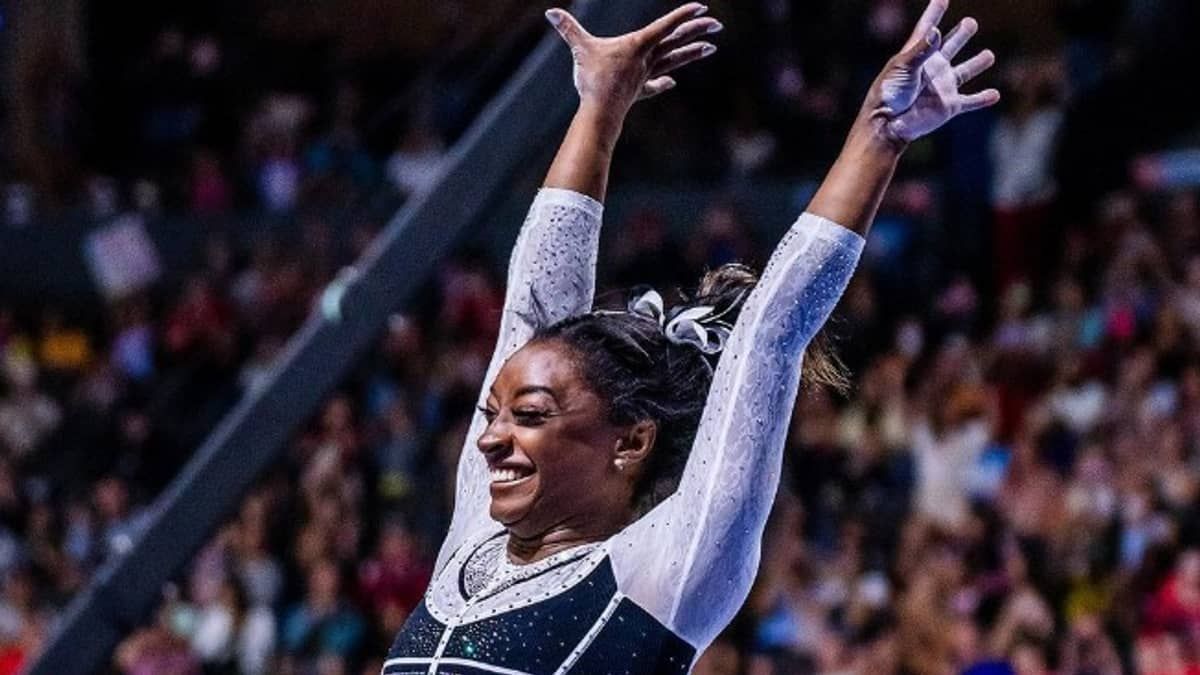 Simone Biles celebra ouro em primeira competição em 2 anos: 'Lágrimas de alegria'