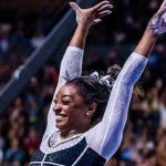 Simone Biles celebra ouro em primeira competição em 2 anos: 'Lágrimas de alegria'
