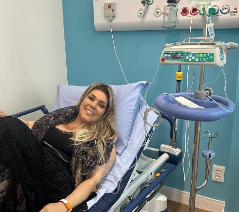 Simony retoma tratamento contra câncer e recebe apoio de Preta Gil