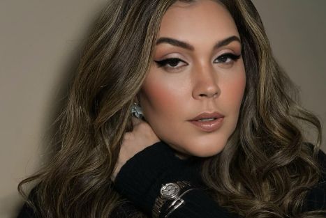 Simony alerta seguidores sobre golpe e avisa: 'advogada já está resolvendo’