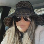 Simony completa um ano do tratamento contra o câncer e volta ao hospital