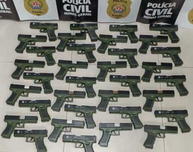 Réplicas imitam pistolas do modelo Glock G-18, com características visuais bastante semelhantes às de armamentos reais