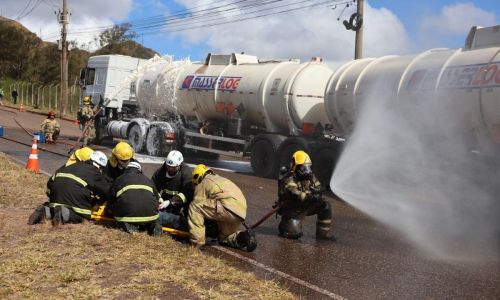 Simulado reúne equipes da EPR Via Mineira PRF e Bombeiros na BR-040