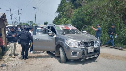 Vítimas foram atacadas com armas de fogo; três se feriram