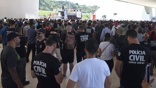 Sindicatos têm pressionado por recomposição salarial às forças policiais de Minas