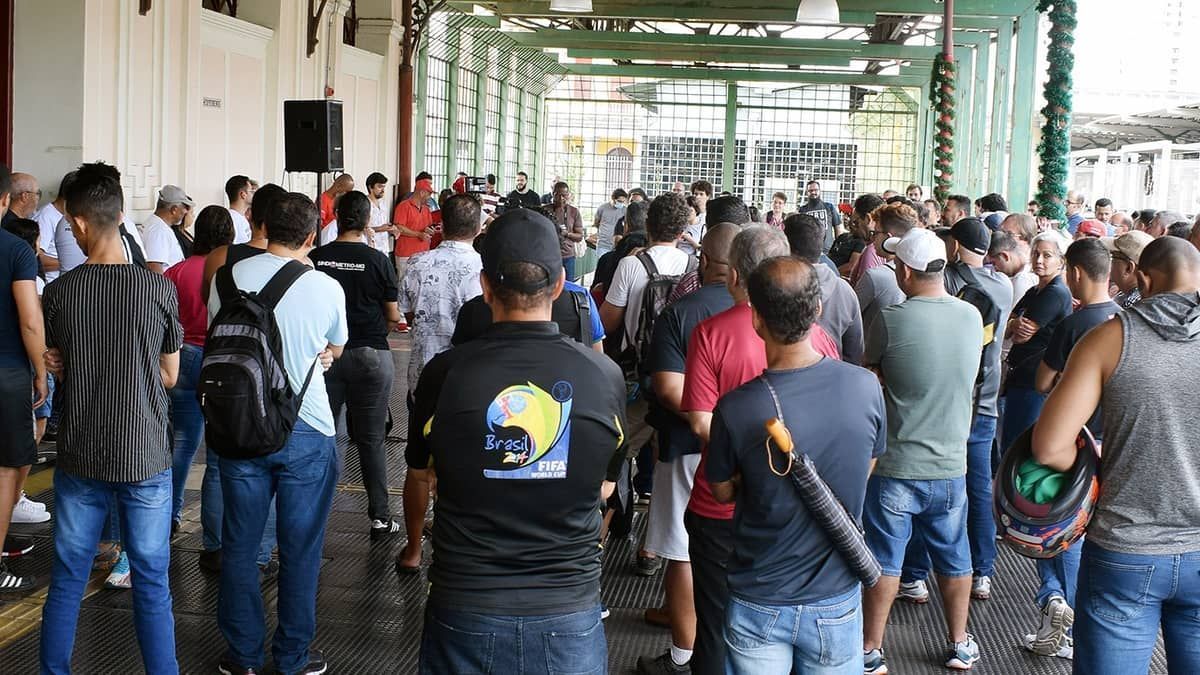 Em greve, metroviários vão à Brasília tentar reunião com Lula para frear privatização do metrô de BH