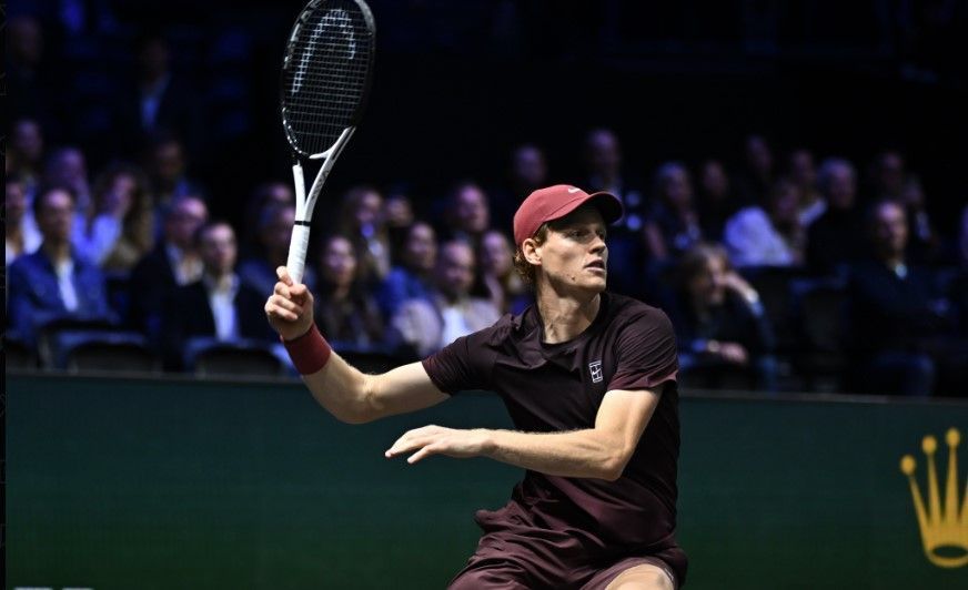 Sinner atropela Zverev, vai à final em Paris e fica a uma vitória do topo do ranking da ATP