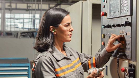 Entenda como um pequeno computador, o ‘cérebro’ das máquinas, está transformando o chão de fábrica