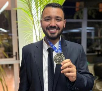 Vereador de Ouro Preto recebe prêmio nacional em Brasília