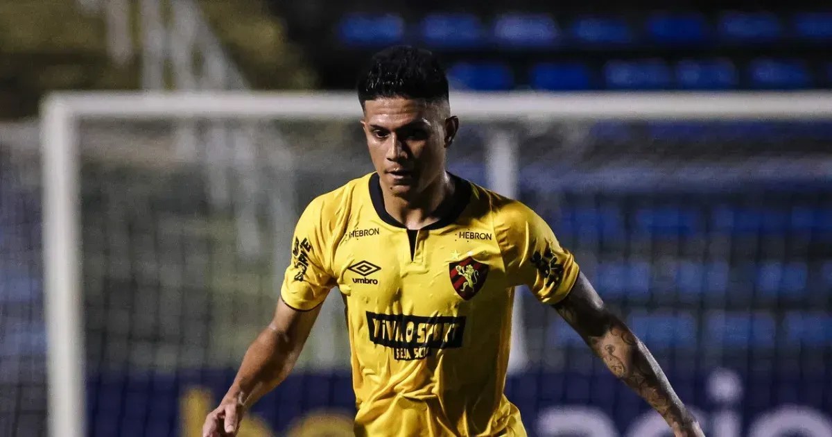 Criciúma contrata atacante com passagens por Inter e Barcelona; saiba detalhes