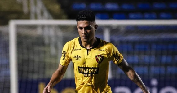 Gustavo Maia atuou em 16 partidas pelo Sport e marcou um gol