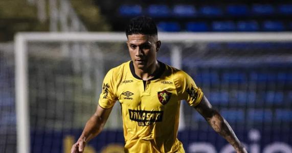 Gustavo Maia atuou em 16 partidas pelo Sport e marcou um gol