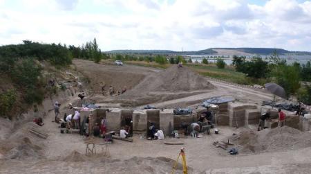 Sítio arqueológico na Alemanha foi escavado entre 2004 e 2009 encontrou 'fábrica de gordura' dos neandertais