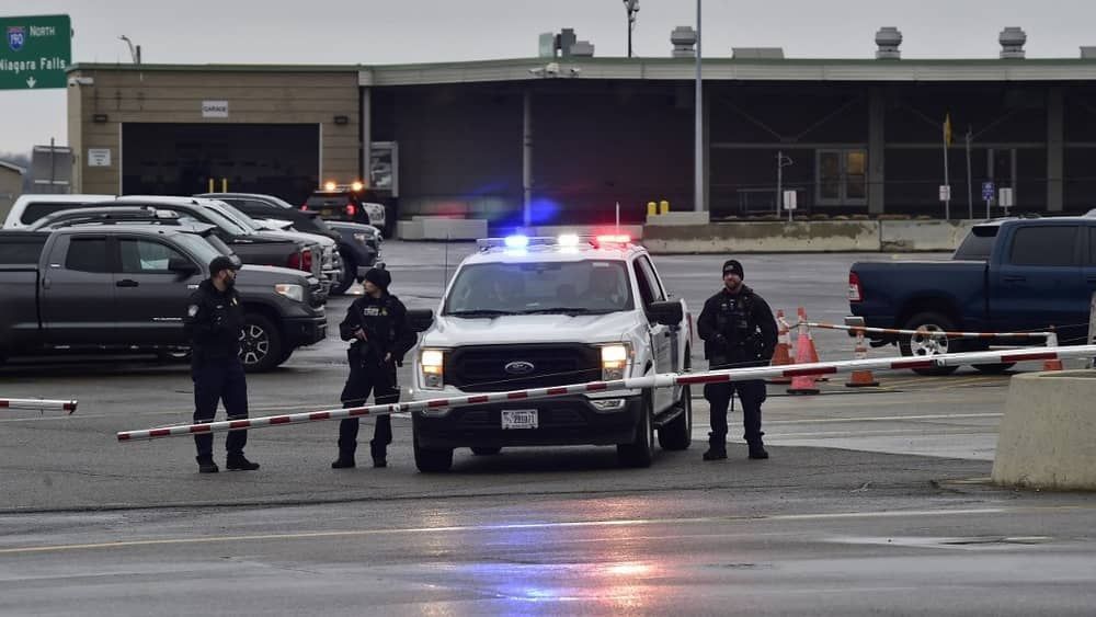 Explosão de carro mata duas pessoas e fecha fronteira entre Estados Unidos e Canadá